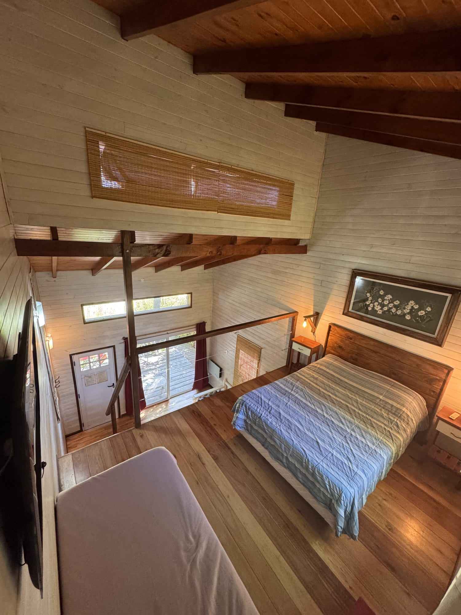 Cama matrimonial en Arrebol.